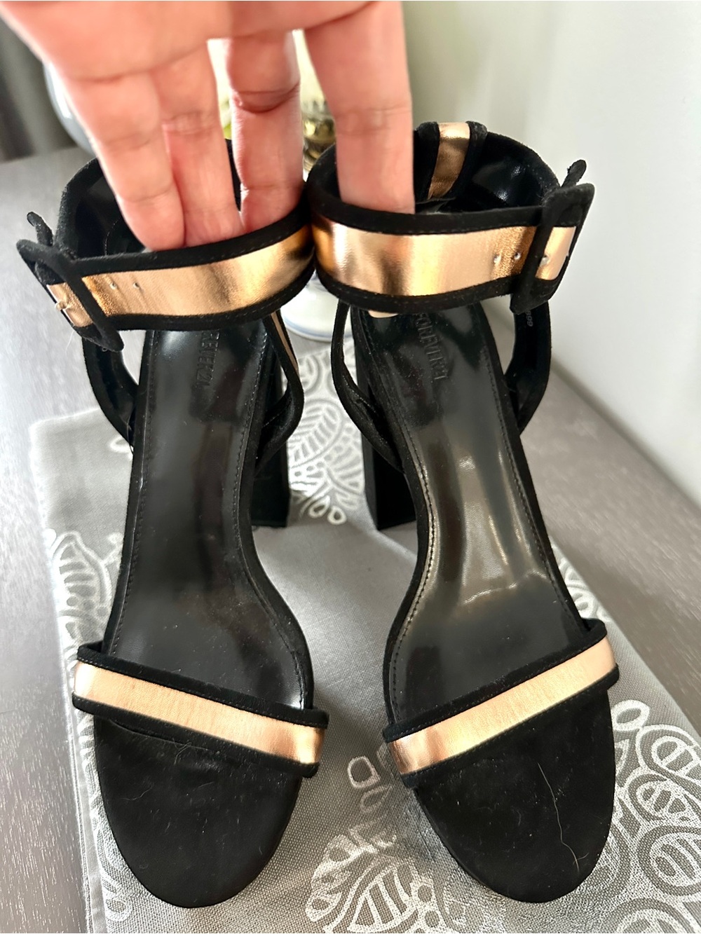 Forever 21 Black and Gold Strappy Block Heel 4.5” Platform Sandals - Size 7